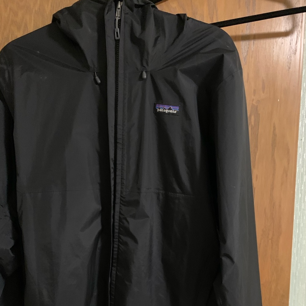 Black Patagonia rain jacket torrentshell men’s M